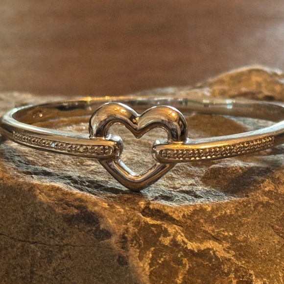 925 Sterling Silver Bangle Bracelet - Heart Clasp with Diamond Chips -Size M - Picture 4 of 11